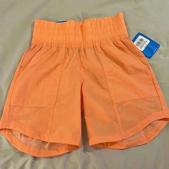 NWT Women’s Columbia Omni-shield active fit shorts size XS , XL - Picture 1 of 3